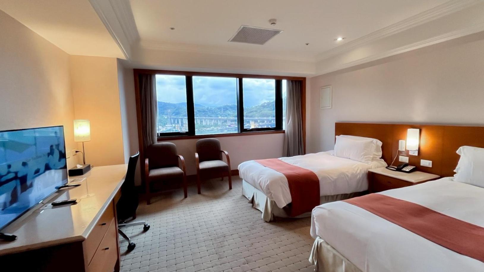 Hione Holiday Hotel Taipei Exterior photo